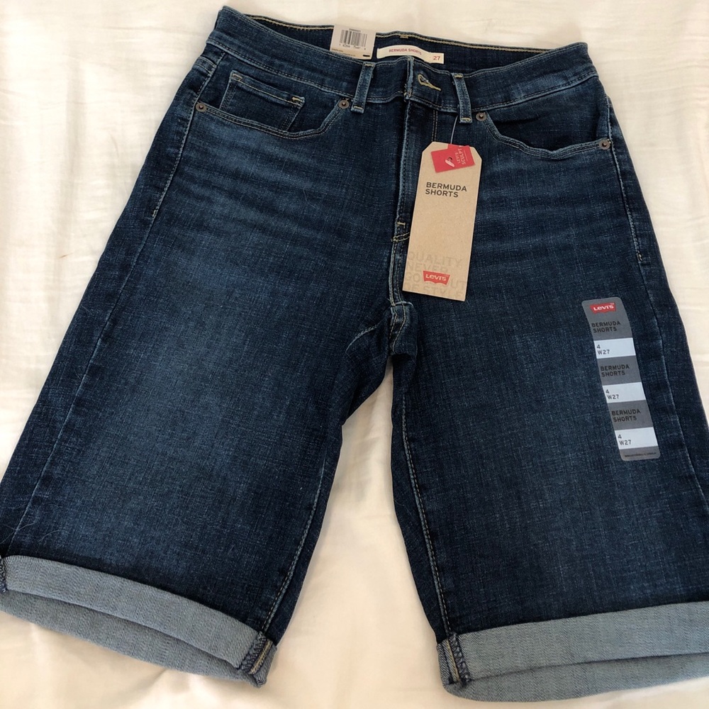 Levi’s women’s Bermuda shorts 4/27